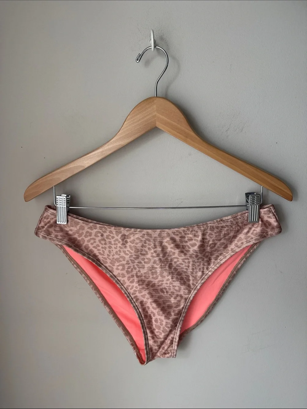 BluC Pink Leopard Print Bikini Bottoms Size Medium Neon Pink Lined Animal Print